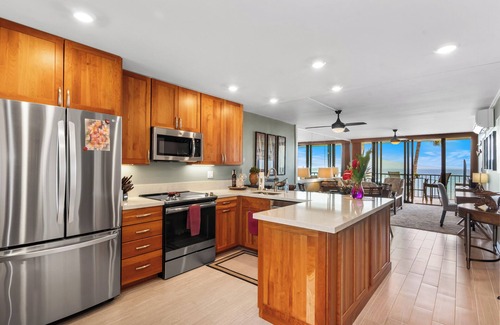 Maalaea Condo | ISLAND GEM - Oceanfront Top Floor 2 Bed/Bath En Suite Style