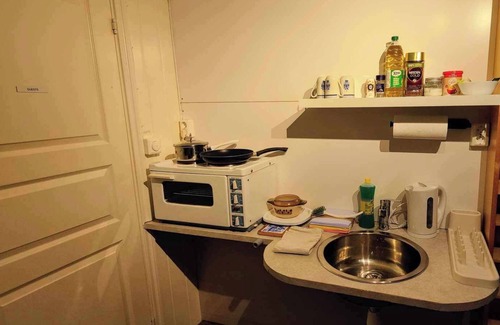 Sarpsborg House | Island house room Shared entrance with hosts Two single beds + sofa bed Small kitchen