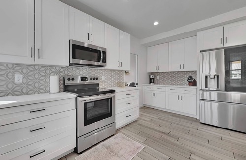 The Islands House | Island Paradise! Heated Pool Home. 30 Night Minimum.