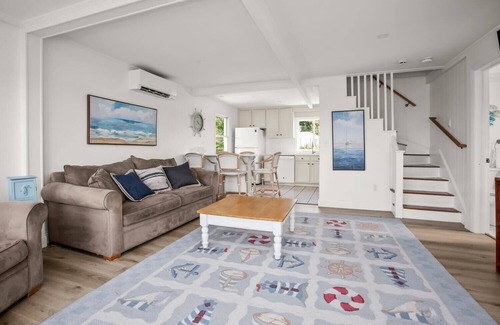 Portsmouth House | Island Park Waterfront Cottage