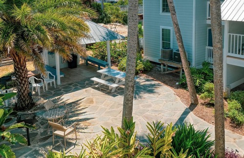 Cedar Key Condo | Island Place 102 Perfect Downtown Getaway with Pool!