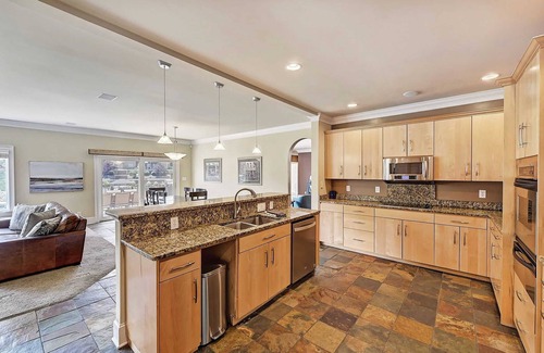 Lake Norman of Catawba Cottage | Island Point by Avantstay Sleeps 18 Dock