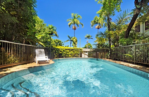 Port Douglas Apartment | Island Point Villa 4 - Close to Town with Magnificent Ocean Views.