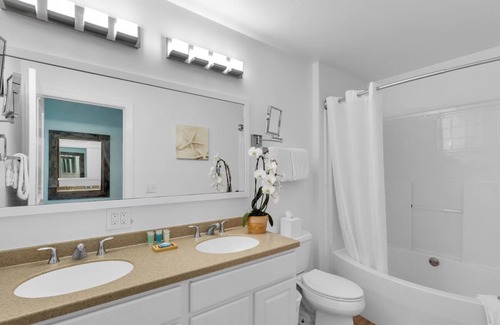 Long Key Hotel | Island Retreat 3BR: Canal Views, Full Kitchen, Private Pool & Paddle Board Fun!