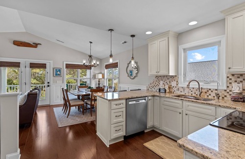 Long Beach House | Island Retreat & Pool- Immaculate 3-bedroom Beach house - Oak Island