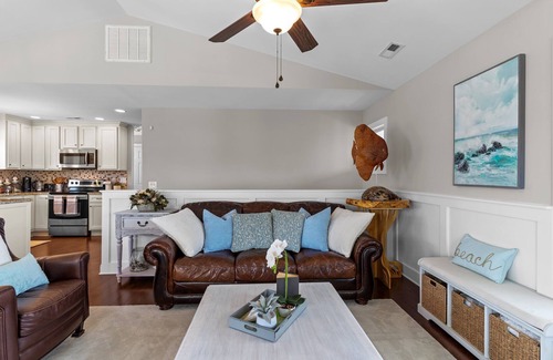 Long Beach House | Island Retreat & Pool- Immaculate 3-bedroom Beach house - Oak Island
