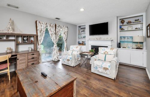 Saint Simons Heights House | Island Square #150