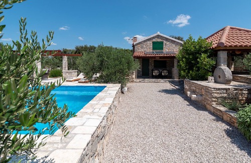 Solta House | Island stone paradise. Getaway from modern life and recharge yourself.