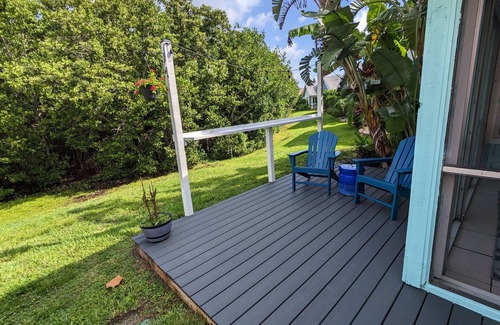 Jensen Beach House | Island Time-Walk to the beach-Intercoastal home in tropical paradise!
