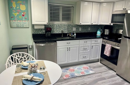 Sarasota Condo | Island Vibes + Modern Comfort at Lido Beach!