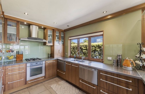Paraparaumu Beach House | Island View Beach House - Paraparaumu Beach Home