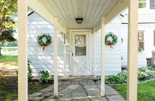 Ponshewaing House | Island view Lake Cottage on Crooked Lake, best views!