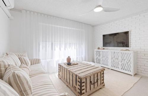 Labrador Apartment | 'Island Villa' Boho-Coastal Escape by the Waterfront