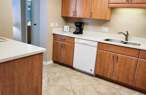 South Island Condo | Island Winds condo 601 is an exceptional sixth-floor vacation condo rental.
