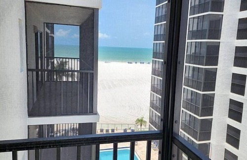 South Island Condo | Island Winds condo 601 is an exceptional sixth-floor vacation condo rental.