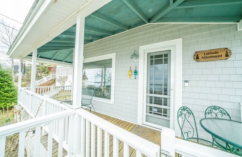 Northport House | Isle View Cottage with access to the private beach