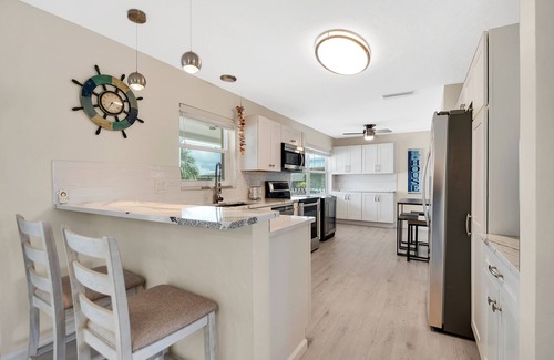 Isles of Capri House | Isles Of Capri, Marco Island area. Lounge in the pool and watch the dolphins!