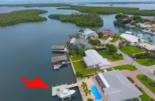 Isles of Capri House | Isles Of Capri, Marco Island area. Lounge in the pool and watch the dolphins!