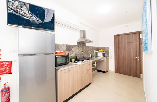Bugibba Apartment | Islet Promenade Studio with Hot Tub and Sea View