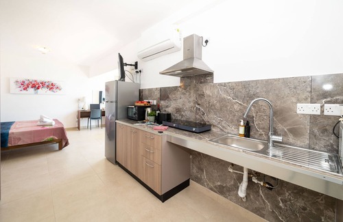 Bugibba Apartment | Islet Promenade Studio with Hot Tub and Sea View