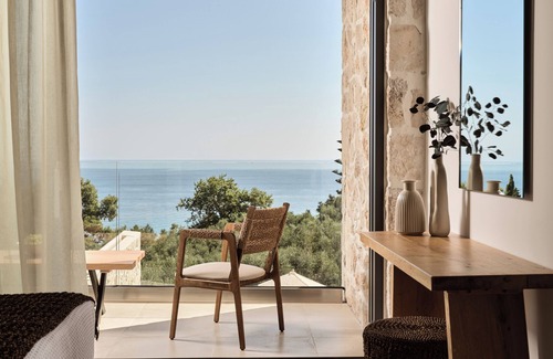 Akrotiri Villa | Ismet Villa, a Seaview Glorious Hideaway