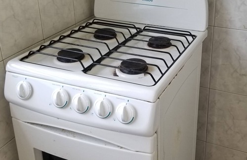 Montana Apartment | ISOLA– Breezy 2nd floor Apt in beautiful neighborhood just min to Beaches & BQN