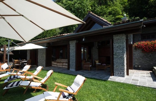 Ispra Villa | Ispra Villa Sleeps 8 Pool Air Con WiFi
