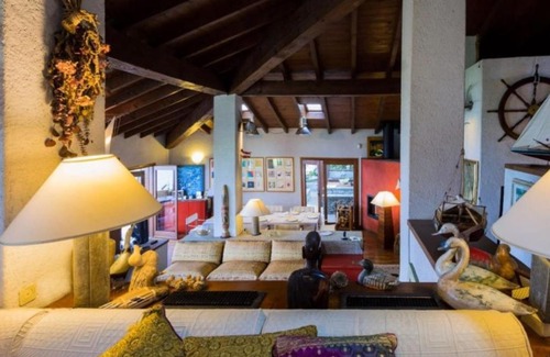 Ispra Villa | Ispra Villa Sleeps 8 Pool Air Con WiFi
