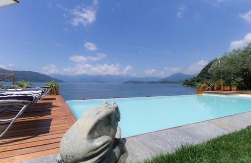 Ispra Villa | Ispra Villa Sleeps 8 Pool Air Con WiFi