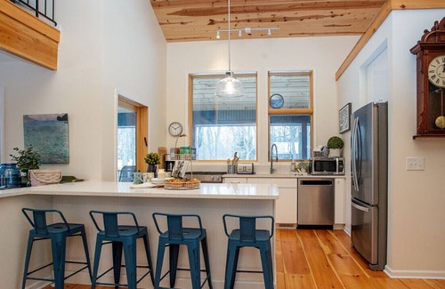 Michiana House | Israel · Lake View Escape