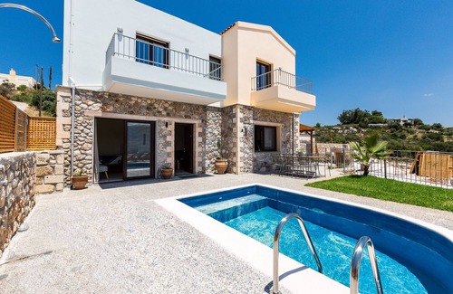 Pitharion Villa | Istros Villa II, Pool, BBQ & Heated Spa Whirlpool
