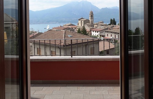 Albisano Apartment | Casa Giuditta, Nuovo e Indipendente Appartamento con Meravigliosa Vista Lago