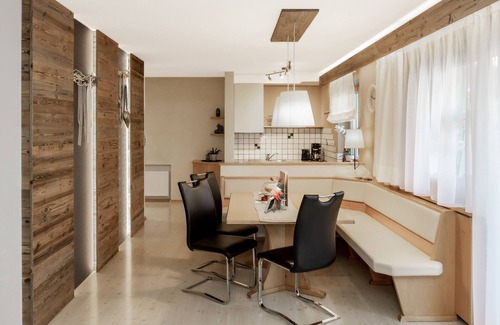 Appiano Sulla Strada del Vino Apartment | Holiday Apartment "Apartment Wieser 1" with Mountain View, Heated Pool & Wi-Fi