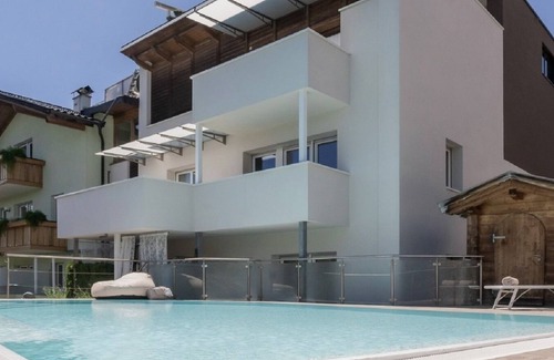Appiano Sulla Strada del Vino Apartment | Holiday Apartment "Apartment Wieser 4" with Mountain View, Heated Pool & Wi-Fi