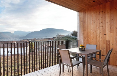 St. Pauls Apartment | Apartment 'Egarter Weissburgunder' with Mountain View, Shared Pool and Wi-Fi