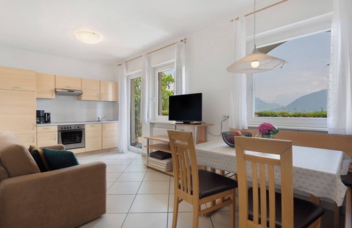 St. Pauls Apartment | Apartment 'Golden' with Mountain View, Shared Terrace and Wi-Fi
