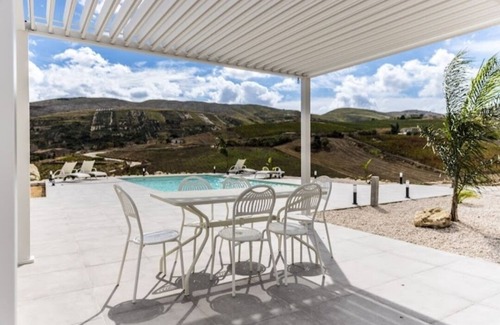 Castellammare del Golfo Villa | Villa with pool in the Sicilian countryside a few kilometers from the sea.