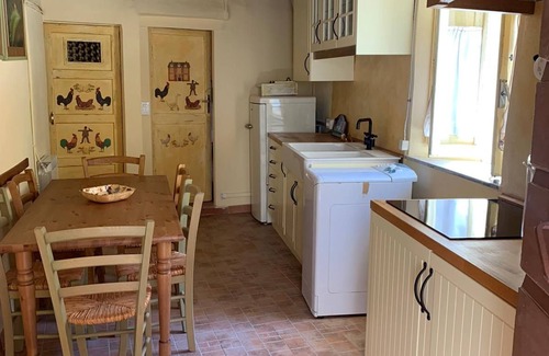Castelnuovo di Val di Cecina House | Pleasant detached house in very convenient location in medieval village
