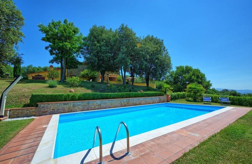 Civitella in Val di Chiana Villa | 400 m² Villa ∙ 4 bedrooms ∙ 9 guests