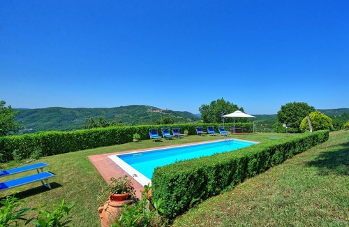 Civitella in Val di Chiana Villa | 400 m² Villa ∙ 4 bedrooms ∙ 9 guests