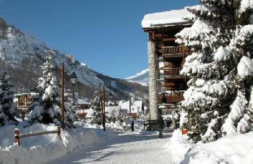 Val-d'Isere Apartment | It is a 36-sq.m flat where can accommodate 4 people.