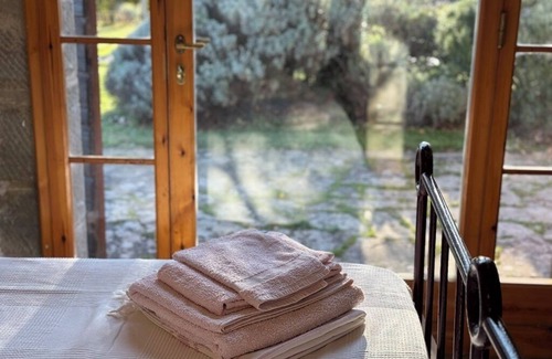 Loro Ciuffenna Villa | Poggio Corsucci - "The Hut" - Stone house in the heart of Tuscany with pool