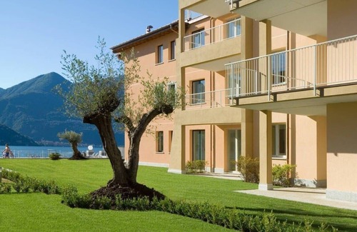Maccagno Apartment | Maccagno apartment with pool and jacuzzi
