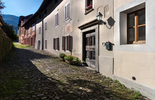Maccagno Apartment | The Turret "The Seagulls" on Lake Maggiore