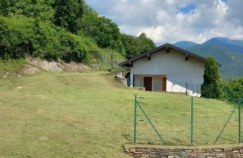 Maccagno House | Cà Sulà, large detached house with garden and beautiful lake view