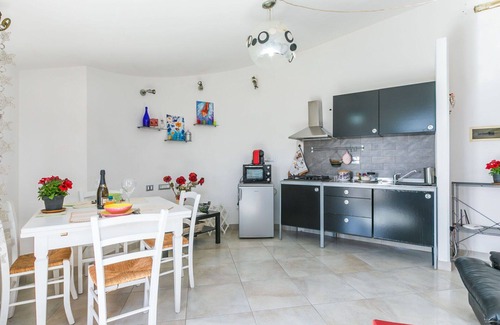 Rosignano Solvay Apartment | Beautiful apartment for 2 guests with WIFI, TV, terrace, pets allowed and parking