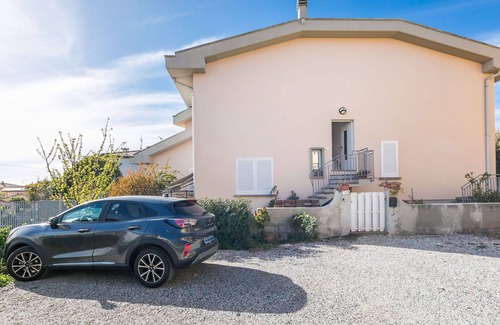 Rosignano Solvay Apartment | Beautiful apartment for 2 guests with WIFI, TV, terrace, pets allowed and parking