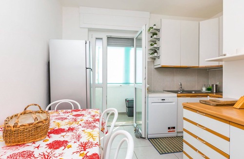 Rosignano Solvay Apartment | Cosy apartment for 6 people with WIFI, A/C, TV, balcony and parking