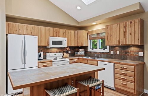 Harbert Cottage | 'It's a Dog's Life" - Unleash Your Fun Here!