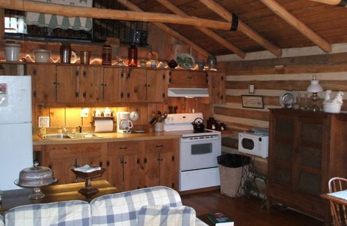 Lexington Cabin | It's a place that attracts happiness.